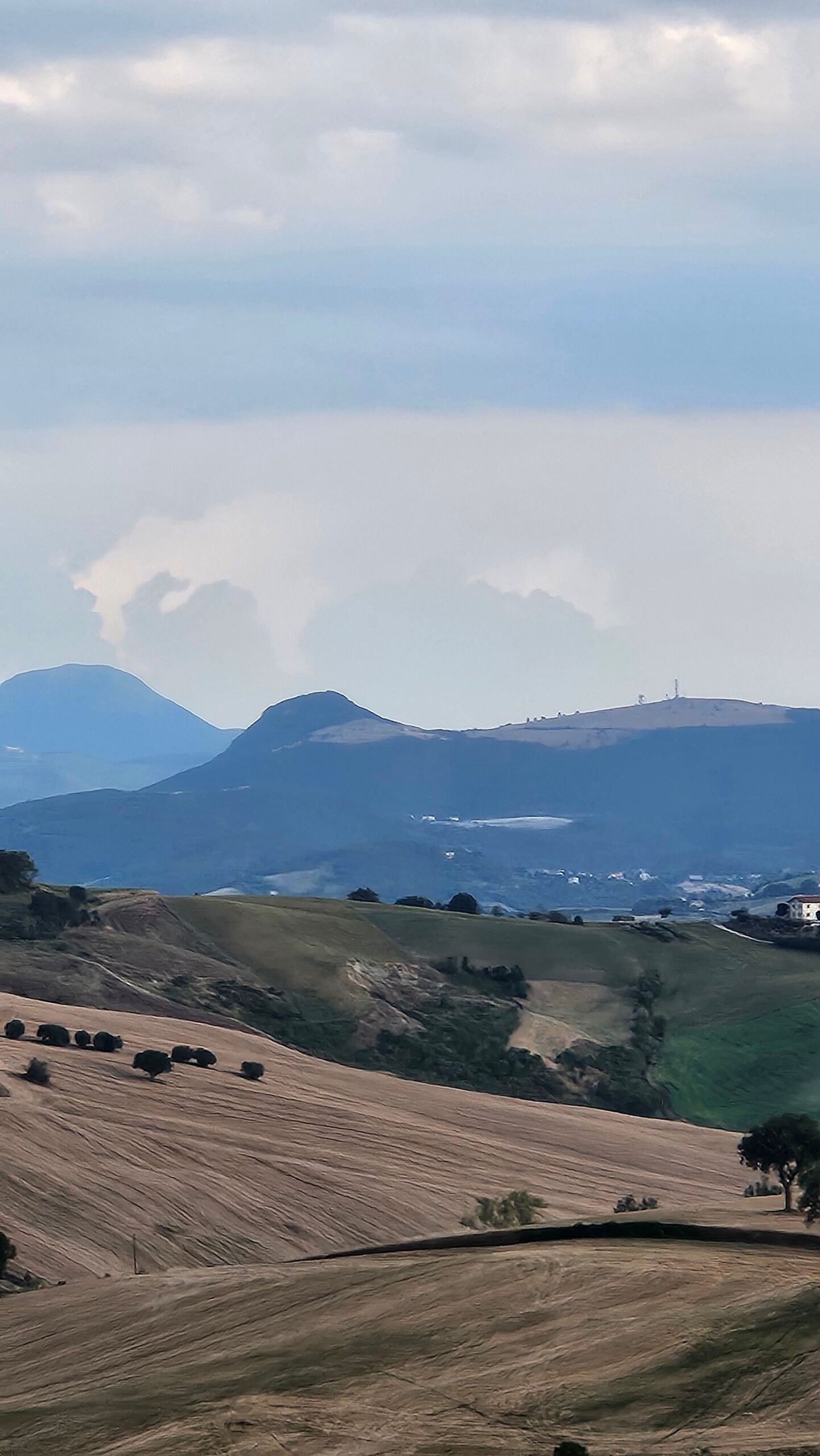 Abitare la terra di mezzo. La migrazione silenziosa delle donne del Sud